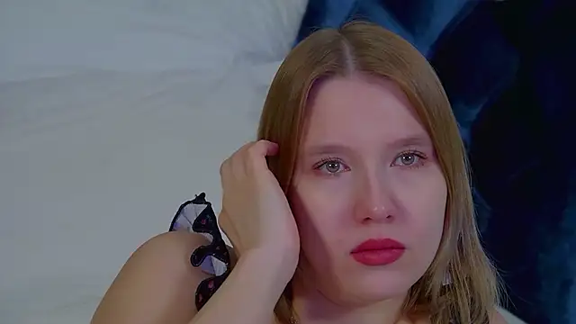 LiliLinn online show from 10/28/25, 04:24