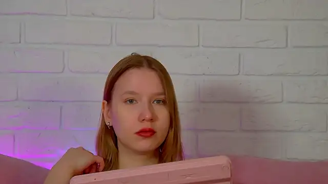 LiliLinn online show from 05/15/26, 04:21