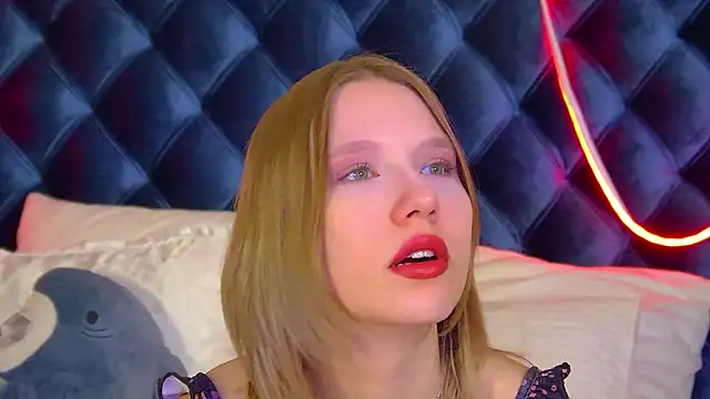 LiliLinn online show from 11/24/25, 04:56