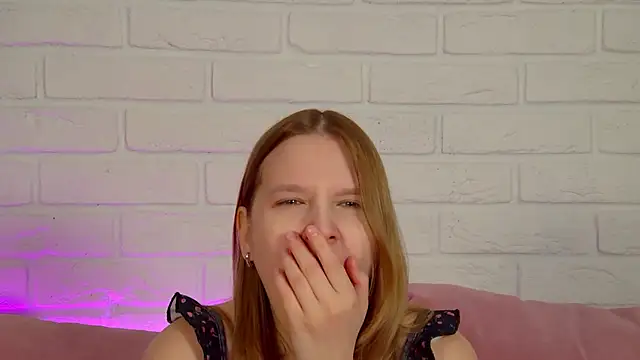 LiliLinn online show from 05/25/26, 04:23
