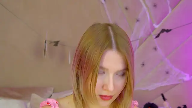 LiliLinn online show from 11/01/25, 05:36