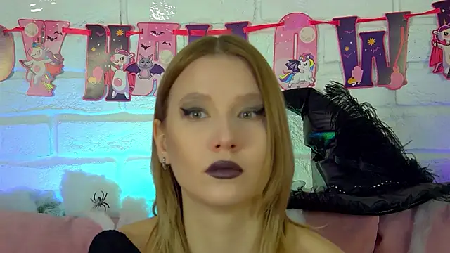 LiliLinn online show from 10/31/25, 04:20