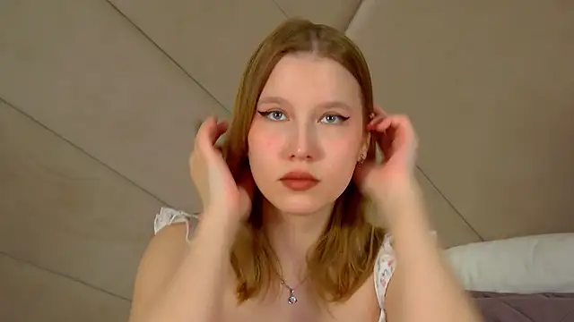 Snapshot of LiliLinn chatting on 06/19/26, 04:40 LiliLinn online show from 06/19/26, 04:40