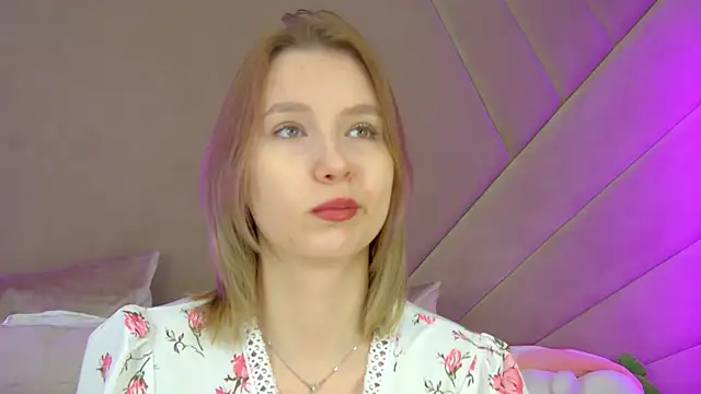 Snapshot of LiliLinn chatting on 09/26/25, 04:30 LiliLinn online show from 09/26/25, 04:30