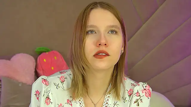 LiliLinn online show from 11/11/25, 04:29