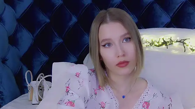 Snapshot of LiliLinn chatting on 03/19/25, 11:39 LiliLinn online show from 03/19/25, 11:39