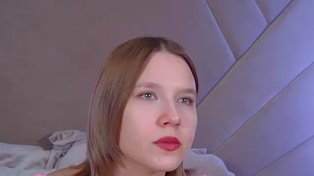 LiliLinn online show from 12/01/25, 05:08