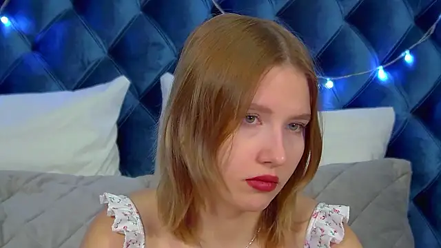 LiliLinn online show from 12/23/25, 04:56