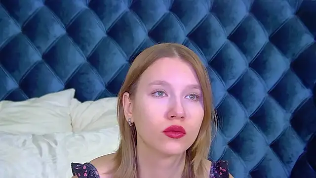 LiliLinn online show from 11/29/25, 04:56