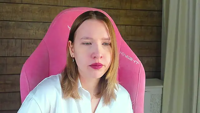 LiliLinn online show from 03/19/26, 04:45