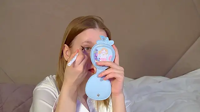 LiliLinn online show from 04/11/26, 07:45