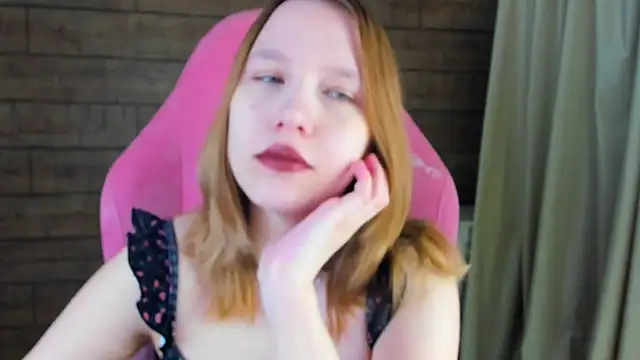 Snapshot of LiliLinn chatting on 06/03/26, 04:35 LiliLinn online show from 06/03/26, 04:35