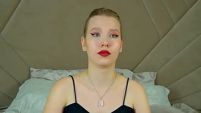 Snapshot of LiliLinn chatting on 02/25/25, 11:43 LiliLinn online show from 02/25/25, 11:43