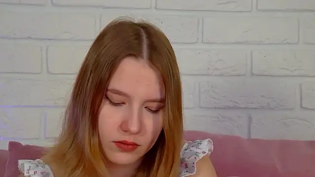 Snapshot of LiliLinn chatting on 06/27/26, 04:29 LiliLinn online show from 06/27/26, 04:29