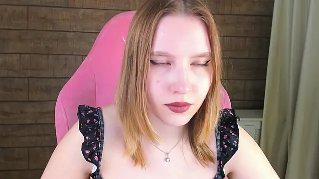 Snapshot of LiliLinn chatting on 06/03/26, 02:33 LiliLinn online show from 06/03/26, 02:33