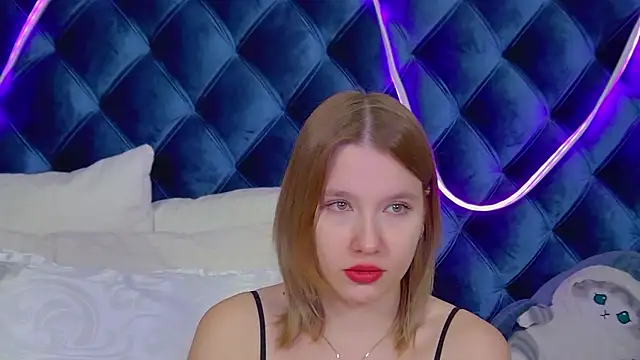 LiliLinn online show from 11/22/25, 05:06