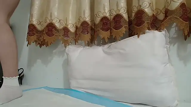 Snapshot of Mia-Tsuki- chatting on 03/13/25, 04:38 Mia-Tsuki- online show from 03/13/25, 04:38