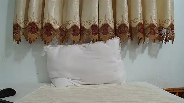 Snapshot of Mia-Tsuki- chatting on 03/21/25, 03:33 Mia-Tsuki- online show from 03/21/25, 03:33