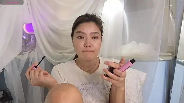 Snapshot of EmmaFisherf chatting on 03/23/25, 03:43 EmmaFisherf online show from 03/23/25, 03:43
