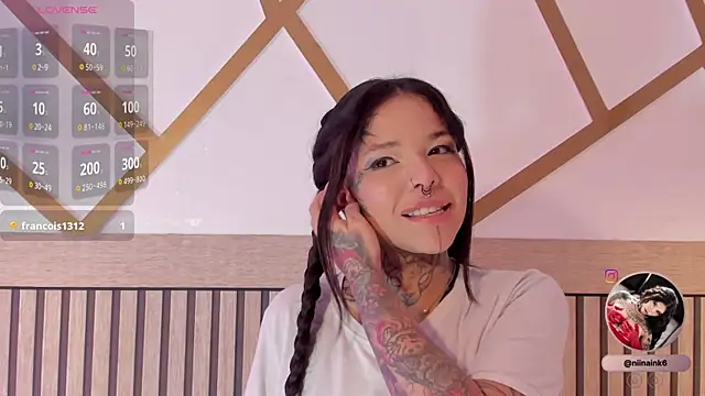 Snapshot of NinaInk chatting on 01/08/26, 12:11 NinaInk online show from 01/08/26, 12:11