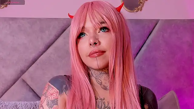 NinaInk online show from 10/03/25, 01:01