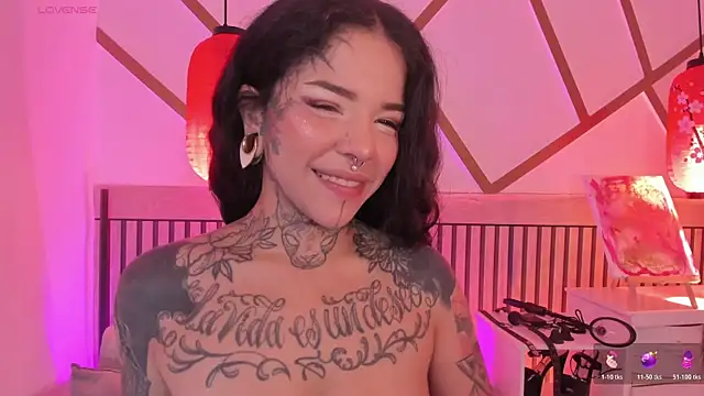 Snapshot of NinaInk chatting on 07/15/26, 01:40 NinaInk online show from 07/15/26, 01:40