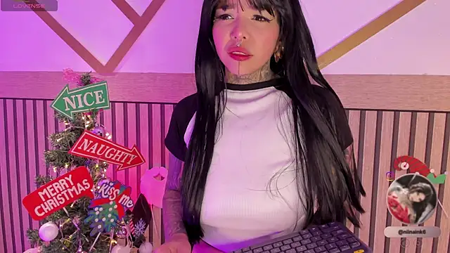 Snapshot of NinaInk chatting on 12/22/25, 02:28 NinaInk online show from 12/22/25, 02:28