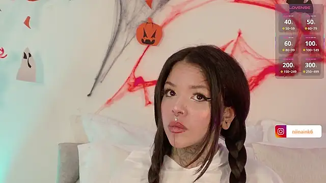 NinaInk online show from 10/31/25, 01:30