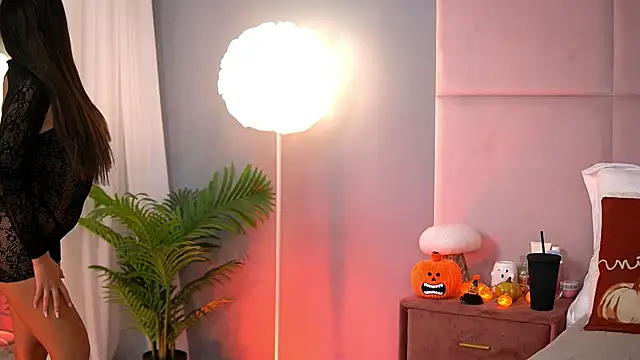 Snapshot of AlmaLuv chatting on 10/24/25, 03:49 AlmaLuv online show from 10/24/25, 03:49