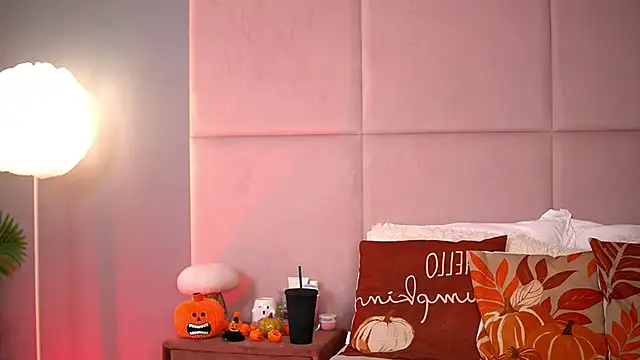 Snapshot of AlmaLuv chatting on 11/04/25, 04:49 AlmaLuv online show from 11/04/25, 04:49