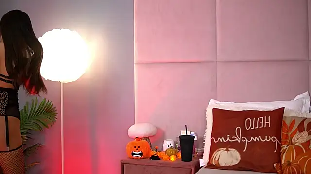 Snapshot of AlmaLuv chatting on 11/07/25, 04:50 AlmaLuv online show from 11/07/25, 04:50