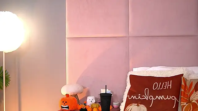 Snapshot of AlmaLuv chatting on 11/14/25, 05:00 AlmaLuv online show from 11/14/25, 05:00