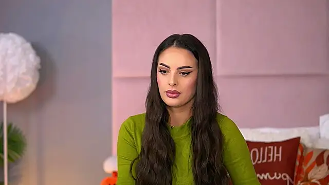 Snapshot of AlmaLuv chatting on 11/23/25, 04:55 AlmaLuv online show from 11/23/25, 04:55