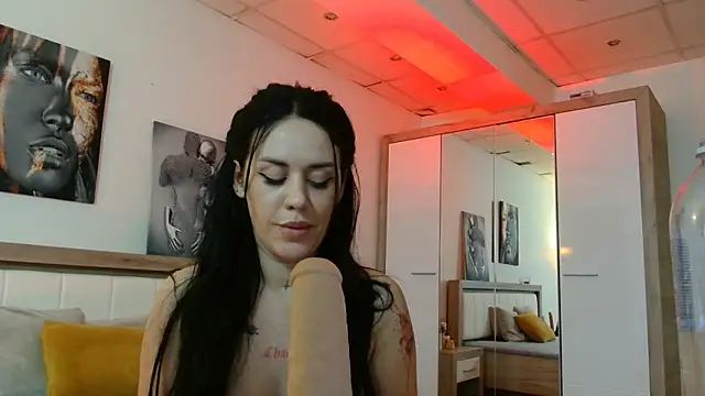 Snapshot of LaylaCruzRose chatting on 02/05/25, 09:57 LaylaCruzRose online show from 02/05/25, 09:57