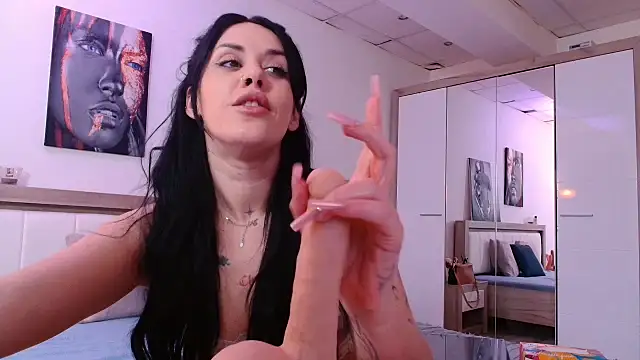 Snapshot of LaylaCruzRose chatting on 02/18/25, 09:43 LaylaCruzRose online show from 02/18/25, 09:43