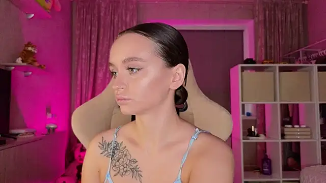 Snapshot of Katy_perry_ chatting on 03/17/25, 02:41 Katy perry online show from 03/17/25, 02:41