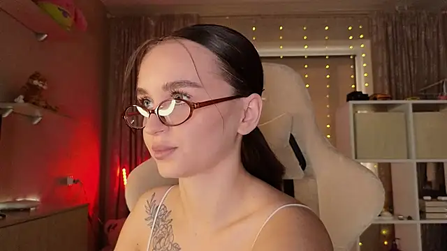 Snapshot of Katy_perry_ chatting on 03/06/25, 02:41 Katy perry online show from 03/06/25, 02:41