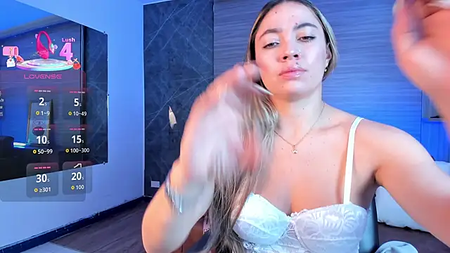 Snapshot of Alessia_Taylorr chatting on 11/24/25, 12:27 Alessia Taylorr online show from 11/24/25, 12:27