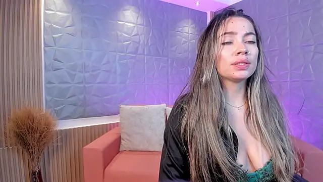 Snapshot of Alessia_Taylorr chatting on 02/25/25, 12:16 Alessia Taylorr online show from 02/25/25, 12:16