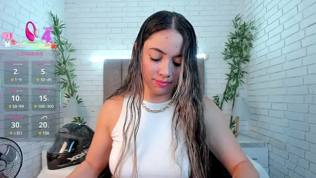 Snapshot of Alessia_Taylorr chatting on 03/19/25, 12:01 Alessia Taylorr online show from 03/19/25, 12:01