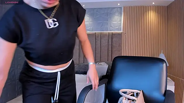 Snapshot of Alessia_Taylorr chatting on 11/06/25, 12:09 Alessia Taylorr online show from 11/06/25, 12:09