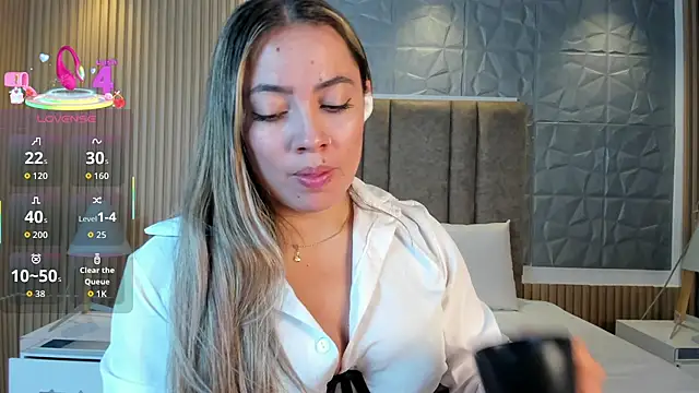 Snapshot of Alessia_Taylorr chatting on 09/13/25, 01:33 Alessia Taylorr online show from 09/13/25, 01:33