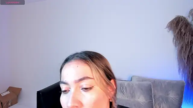 Snapshot of Alessia_Taylorr chatting on 12/02/25, 11:45 Alessia Taylorr online show from 12/02/25, 11:45