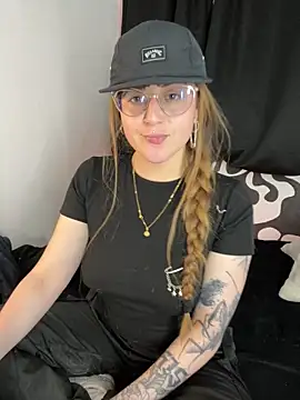 tekila   online show from 10/17/25, 10:22