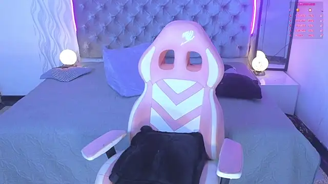 zoe arango online show from 12/13/24, 01:37