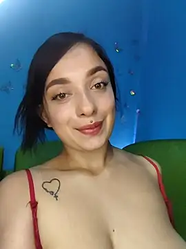 Snapshot of evelyn_prince1 chatting on 04/23/26, 04:30 evelyn prince1 online show from 04/23/26, 04:30
