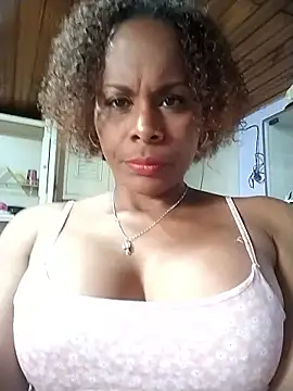 Camille rose  online show from 11/04/25, 05:06