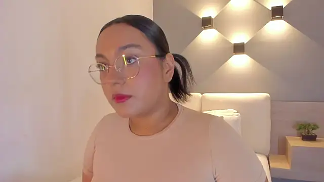 ellamontoya online show from 10/21/25, 12:59