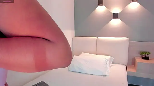 ellamontoya online show from 10/31/25, 01:08