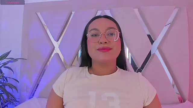 Snapshot of ellamontoya chatting on 02/17/26, 11:18 ellamontoya online show from 02/17/26, 11:18